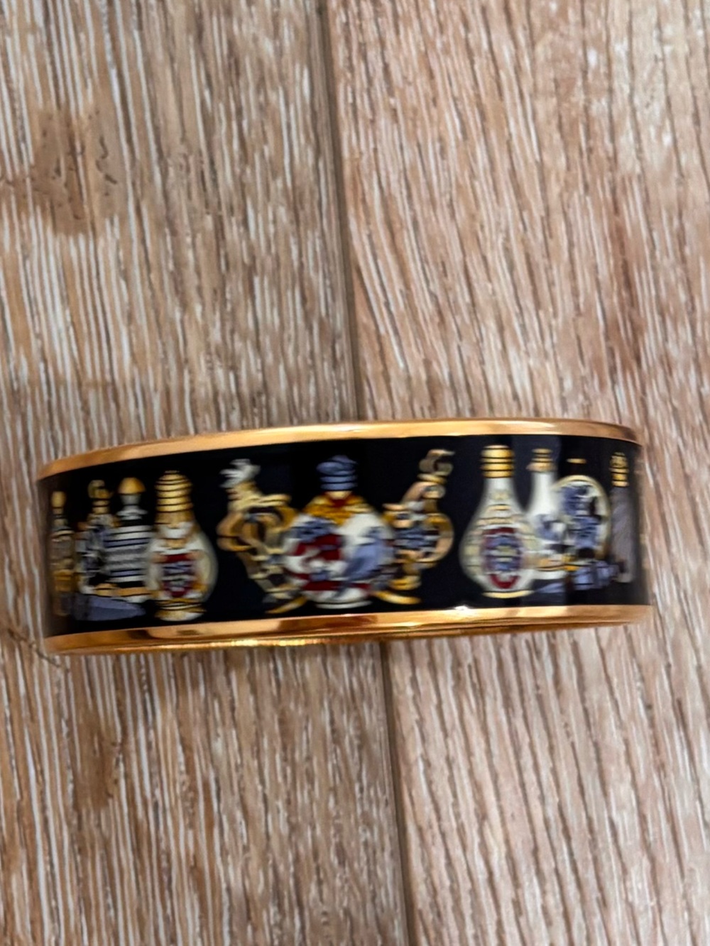 Hermes Black and Gold Enamel Bangle Bracelet with Heraldic Motif - Picture 3 of 6